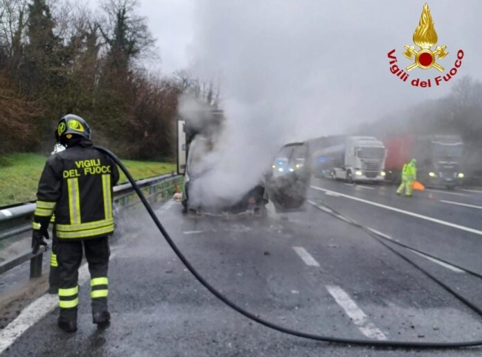 autostrada A1 furgone vigilidelfuoco autostrada A1 furgone vigilidelfuoco