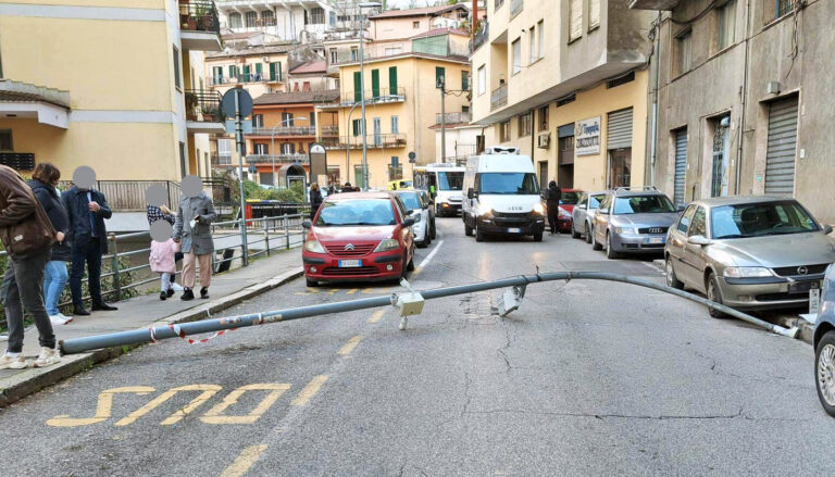 palo della luce caduto frosinone via fosse ardeatine