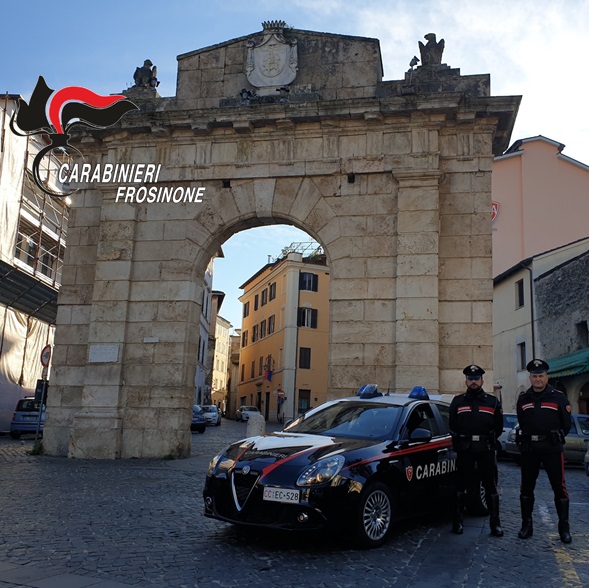 Anagni – Non accetta la fine del loro rapporto e cerca di aggredirla a lavoro: arrestato
