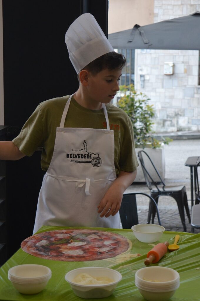 Frosinone, i bambini della scuola elementare De Matthaeis 'pizzaioli per un giorno' 02