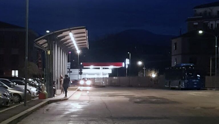 Frosinone, illuminazione potenziata su piazza Pertini