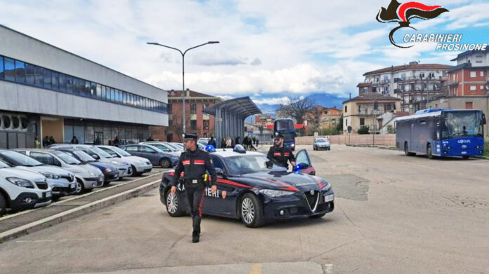 frosinone-carabinieri-piazza-pertini-arresto-tentato-omicidio frosinone carabinieri piazza pertini arresto tentato omicidio