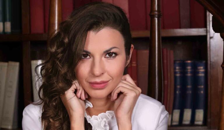 La scrittrice Claudia Conte presenta “La voce di Iside” in Ciociaria