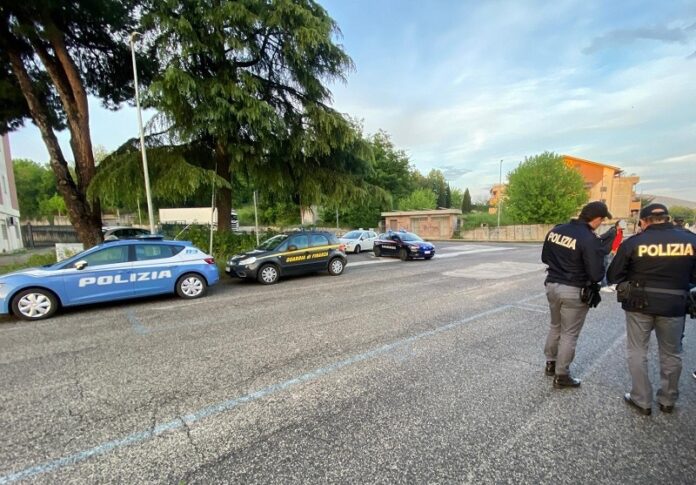 foto pattuglioni stampa