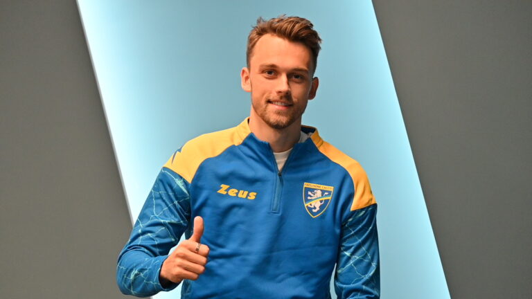 Il Frosinone batte il Sassuolo ma non evita i playout: si decide tutto in 7 giorni contro la Salernitana
