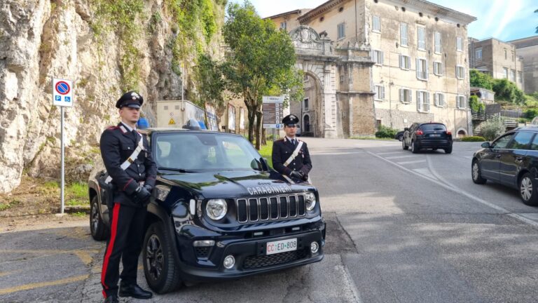 Veroli – Maltratta la mamma e la sorella nonostante il divieto di avvicinamento: nei guai un 60enne