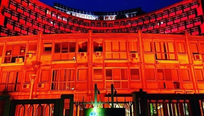 La Regione Lazio si illumina di rosso La Regione Lazio si illumina di rosso