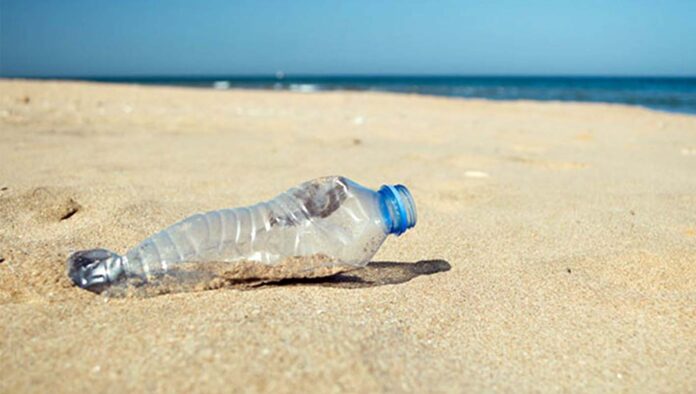 spiaggia-mare-plastica spiaggia-mare-plastica