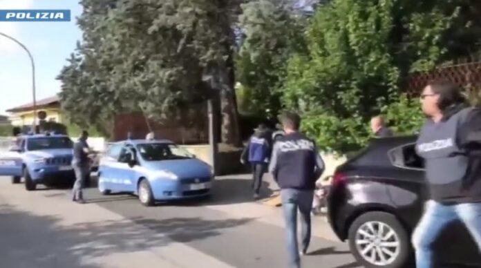 blitz polizia droga telefoni carcere blitz polizia droga telefoni carcere