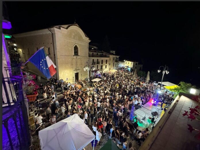 dall'alto di notte 6 luglio 2025 piazza capocci