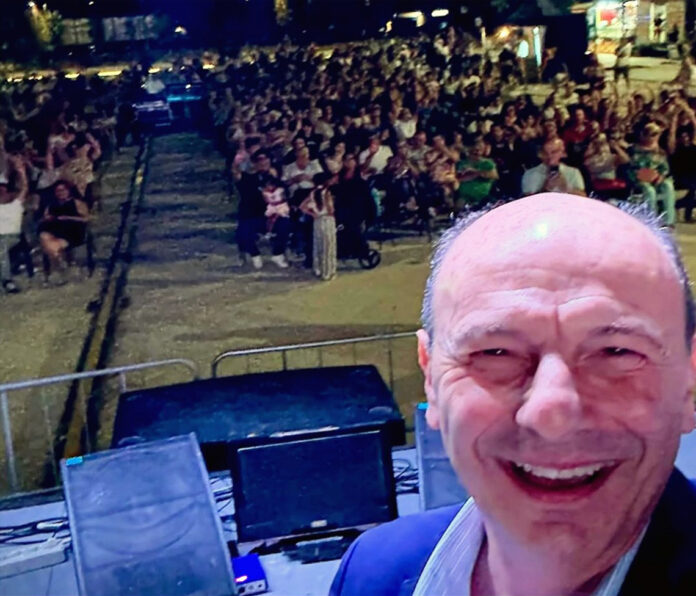 riccardo-mastrangeli-sindaco-frosinone-selfie riccardo mastrangeli sindaco frosinone selfie
