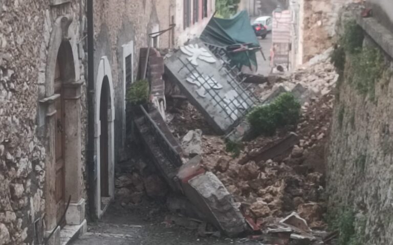 Maltempo in Ciociaria: alberi abbattuti, frane, allagamenti e un muro crollato a Guarcino. Flagellati  Sorano, zona nord e Cassinate