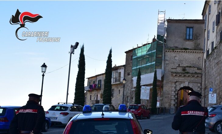 Ferentino – Picchia la compagna che viene soccorsa in strada dai carabinieri: arrestato