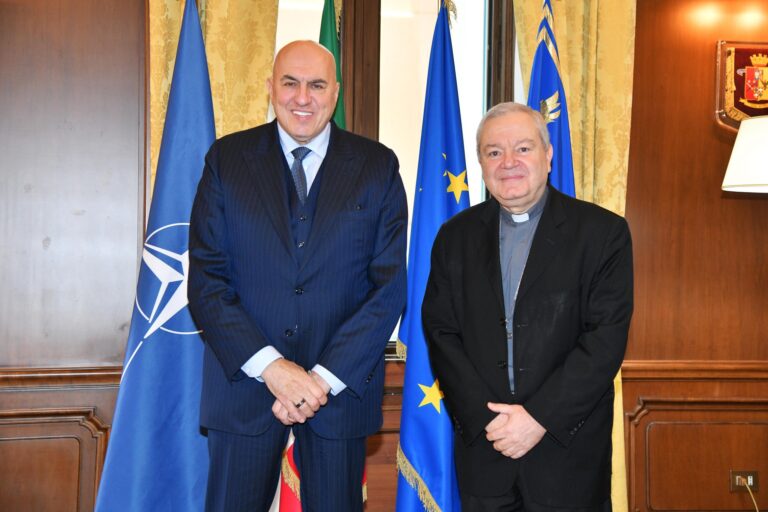 Il ministro Crosetto a Frosinone per l’insediamento del Vescovo Marcianò