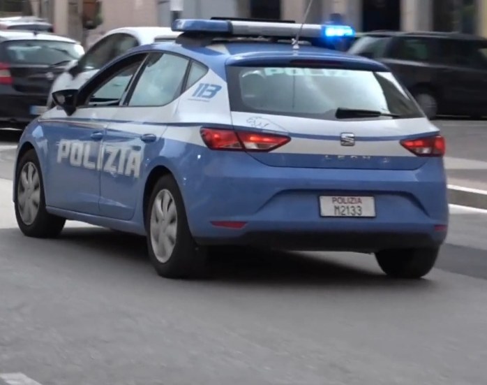 Vuole suicidarsi e si allontana da casa facendo perdere le tracce: trovato dalla polizia in un bar