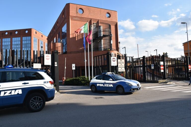 Guidava con patente falsa: denunciato 30enne albanese a Frosinone