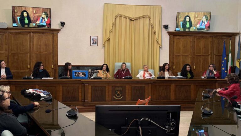 Provincia – 'Solo perché donne'