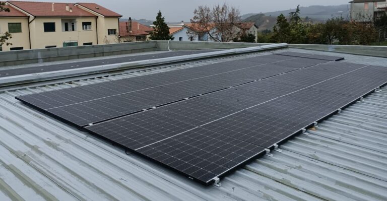 Un impianto fotovoltaico a servizio di un ufficio postale