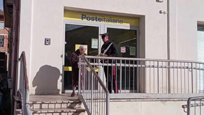 Colleferro carabinieri all'ufficio postale Labico