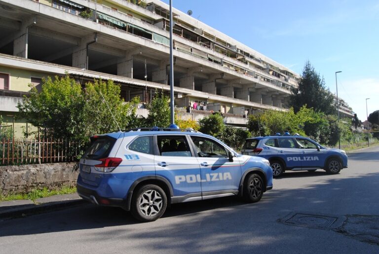 Controlli a Frosinone: 40enne denunciata per porto d’arma e droga
