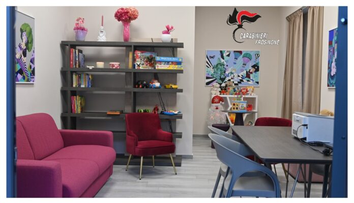 carabinieri frosinone stanza donne violenza