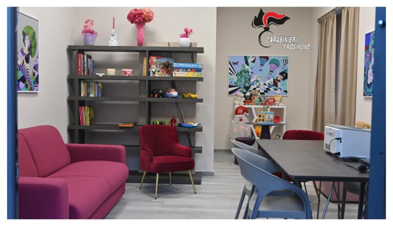 carabinieri frosinone stanza donne violenza