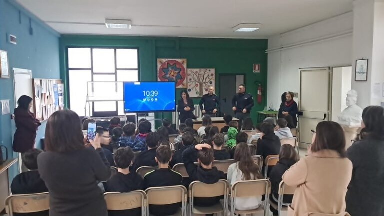 La Polizia di Stato incontra gli studenti dell’Istituto Comprensivo di Sant’Apollinare