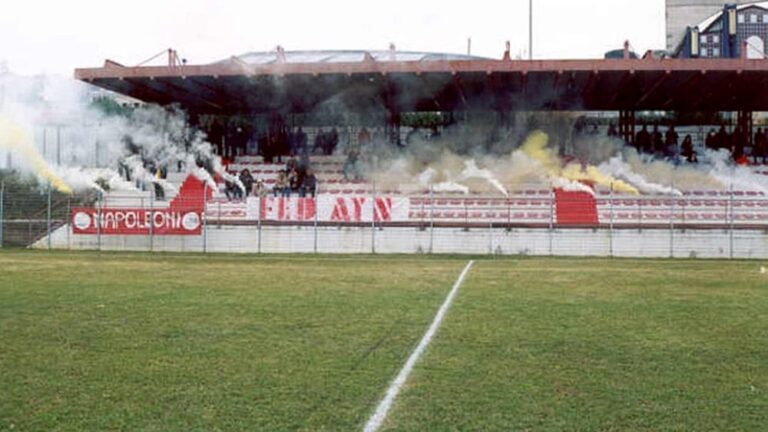Parapiglia durante l’incontro di calcio tra l’Anagni e il San Cesareo. Un uomo entra in campo e dà pugni al portiere