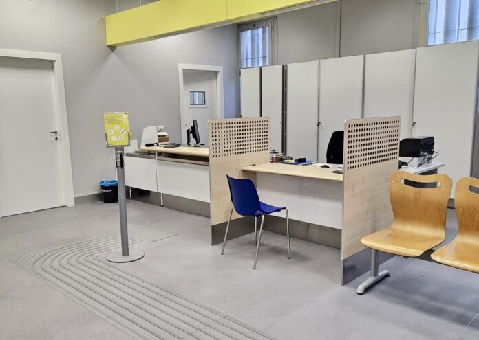 Il rinnovato ufficio postale di Giuliano di Roma