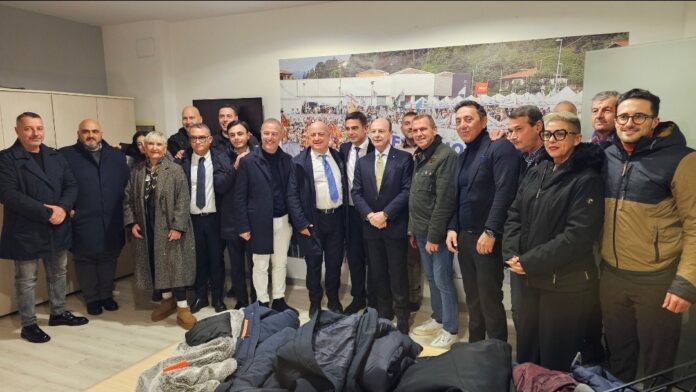 Un momento dell'inaugurazione in corso con i vertici locali della Lega