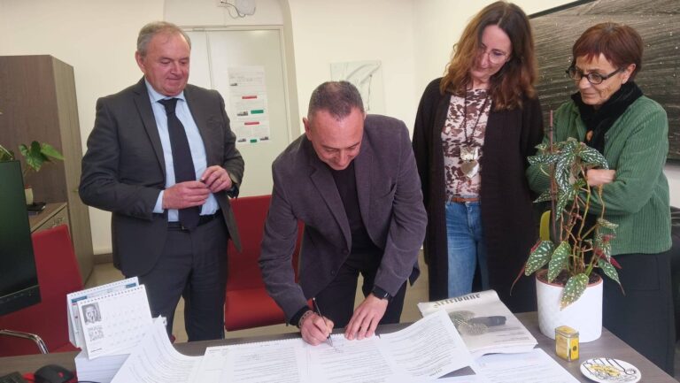 Disegna il murales della tua scuola