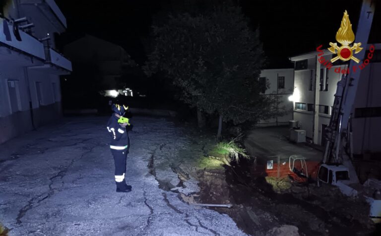 arce crollo ,muro vigilidelfuoco