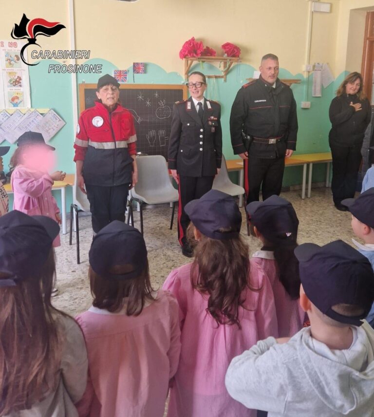 Sora – I Carabinieri incontrano i bambini della scuola Achille Lauri: tra gioco, racconti e valori civici