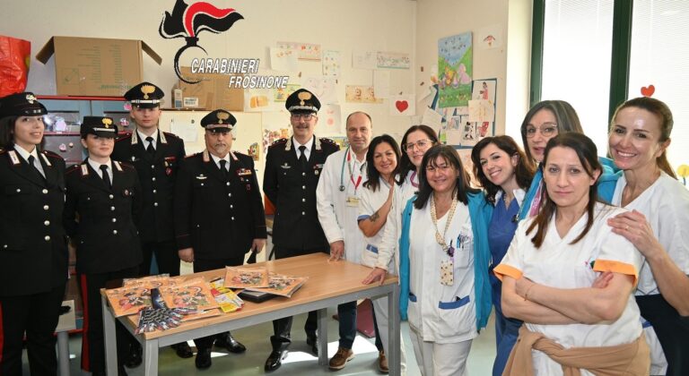 Frosinone, i carabinieri in visita al reparto di Pediatria dello Spaziani