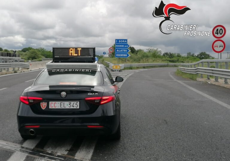 Alatri, 47enne minaccia clienti con coltello in un bar: arrestato dai Carabinieri