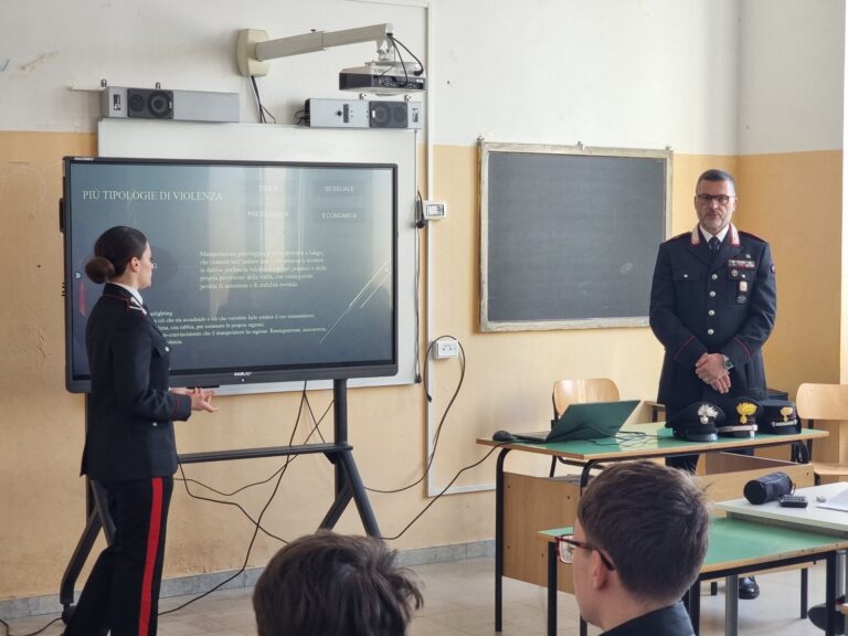 Bullismo, droga e violenza di genere: i Carabinieri incontrano gli studenti del liceo di Fiuggi