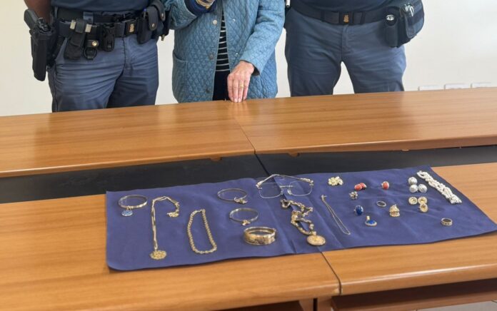 cassino polizia refurtiva truffa anziana