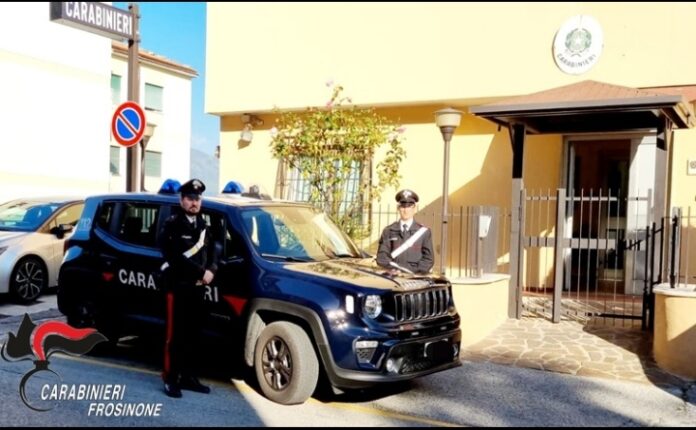 veroli carabinieri violenza figlio violento