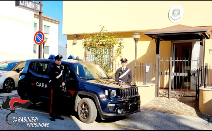 veroli carabinieri violenza figlio violento