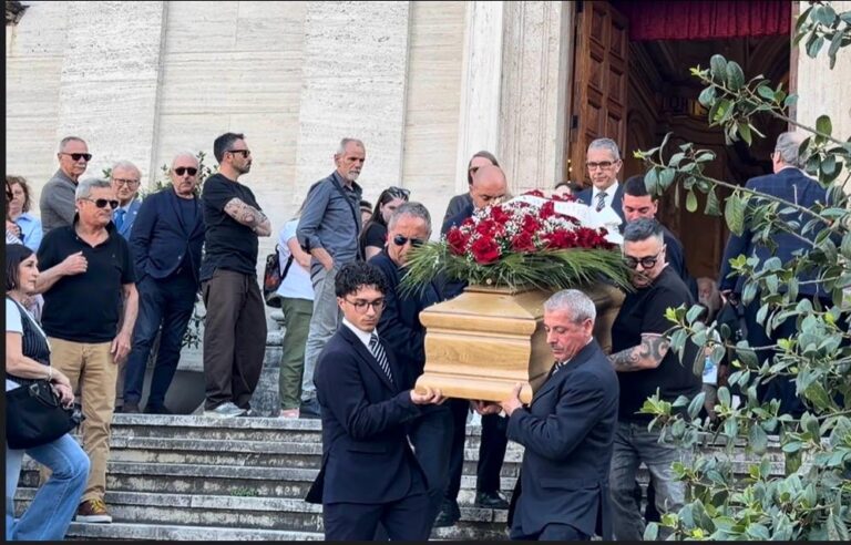 L’ultimo saluto ad Amedeo, il cuore giallazzurro che non smetterà di raccontare