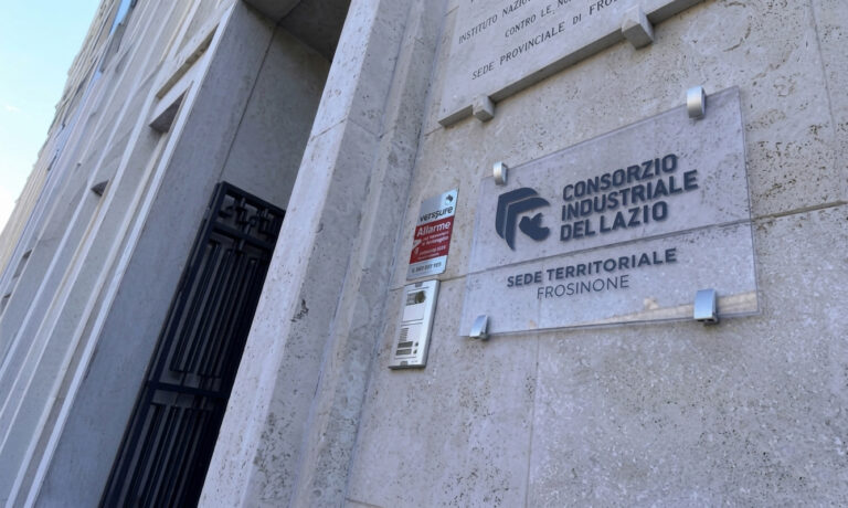Consorzio Industriale, Frosinone spodestata (ancora una volta) dalla politica romanocentrica: blitz da 12 milioni per distruggere l’autonomia locale