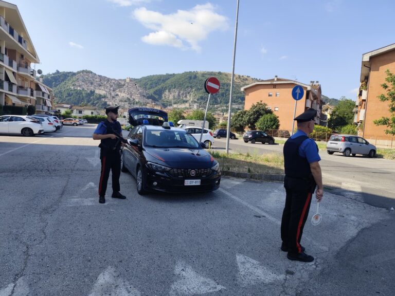 Artena, lite finisce nel sangue: colpito alla testa con una chiave e accoltellato alla schiena. Arrestati due uomini