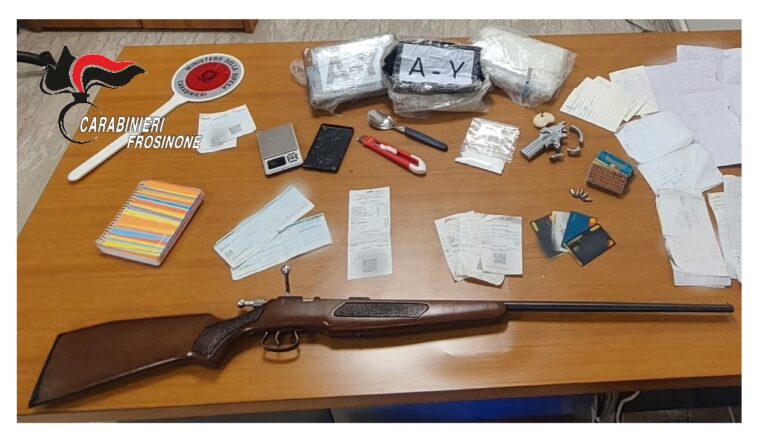 Arnara. Blitz dei carabinieri, sequestrati due chili di cocaina, soldi ed armi