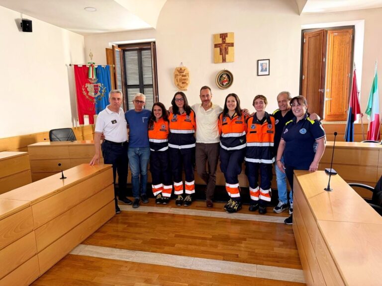 L'Amministrazione Comunale con addette antincendio e dirigenti della Protezione Civile di Ceccano