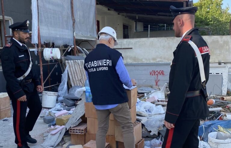 Esperia, cantiere abusivo e operai in nero: ditta sequestrata e 17mila euro di multa
