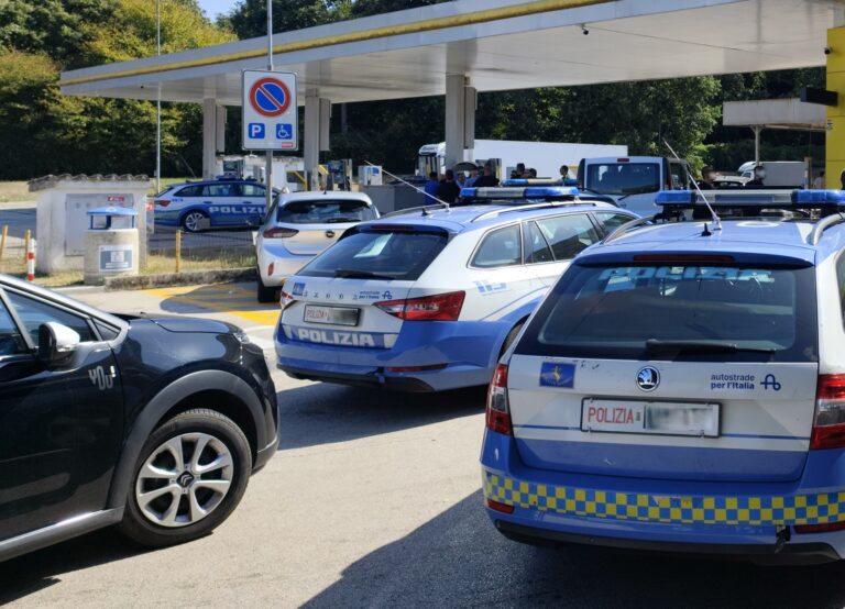 Anagni, controlli sull’A1: fermati ultras del Lecce con sei mazze artigianali