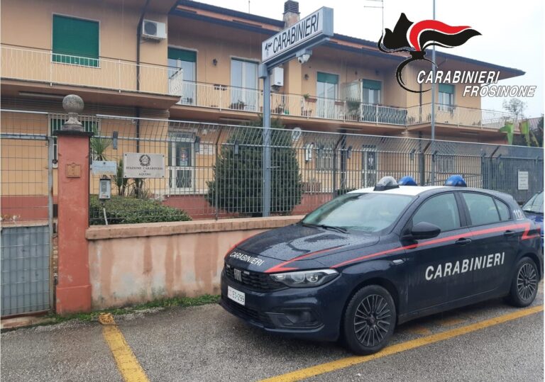 Aquino, aggredisce i Carabinieri dopo una rissa: arrestato un ventenne